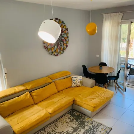Apartment Dion's *